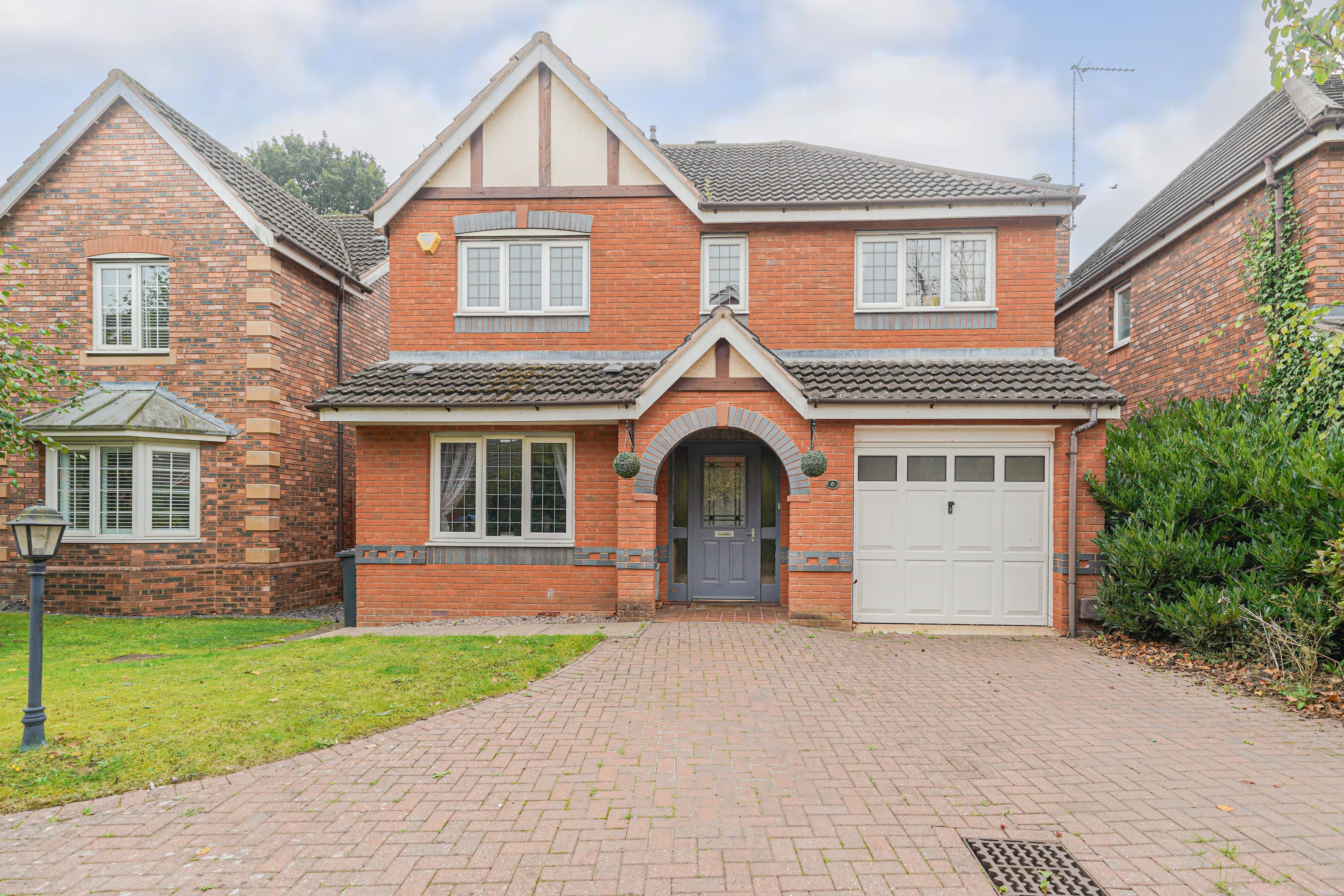 Hawthorn Drive, Balsall Common, Coventry, Coventry, CV7 7BF