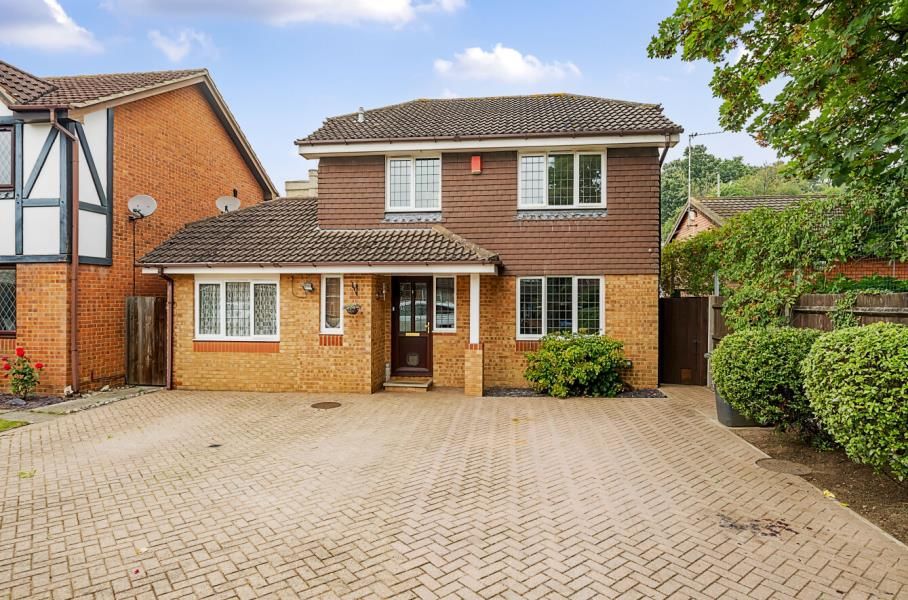 Pear Tree Close, Addlestone, Surrey, KT15 1RH