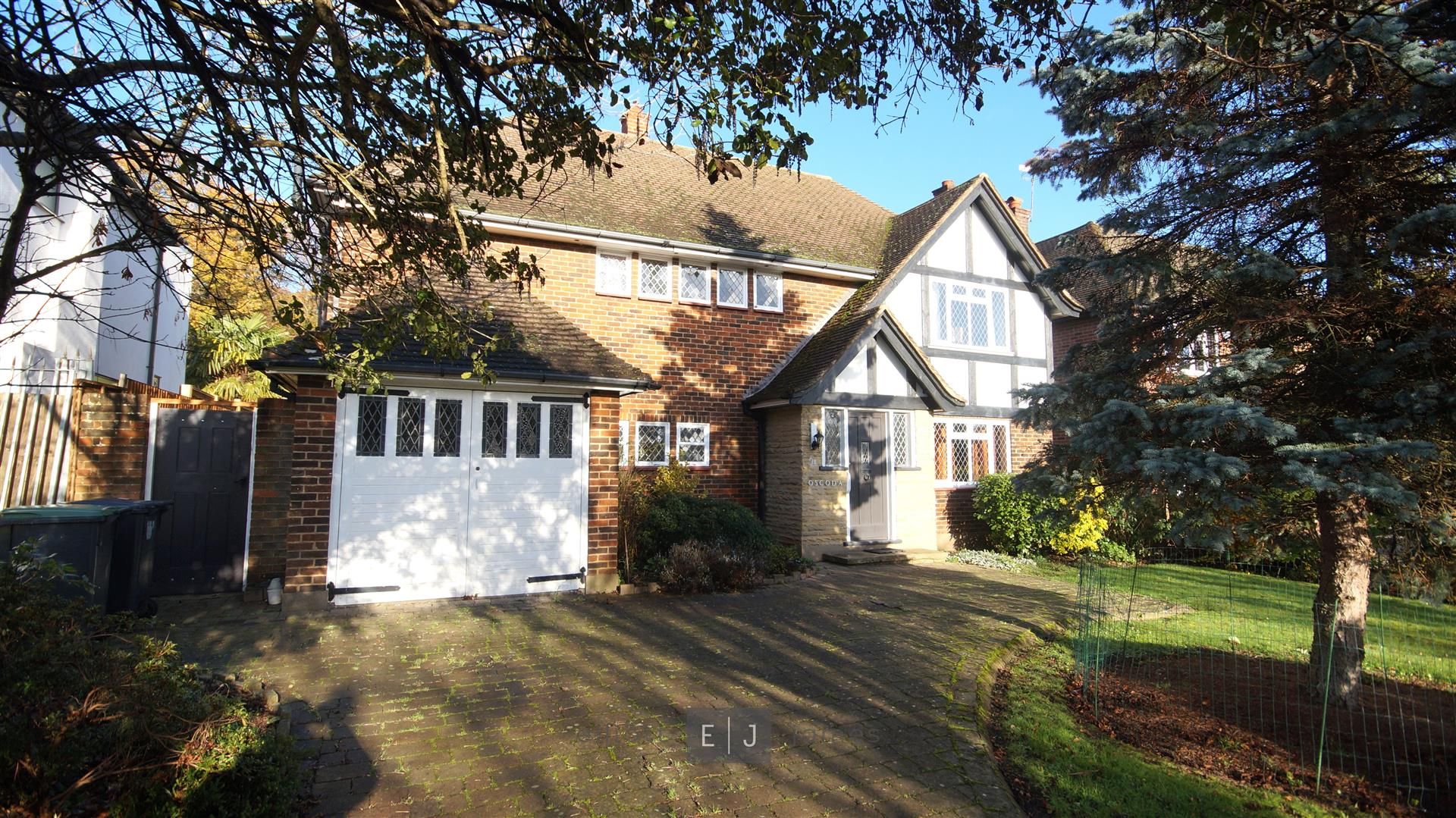 3 bed detached house for sale in Broadstrood, Loughton Elliott James