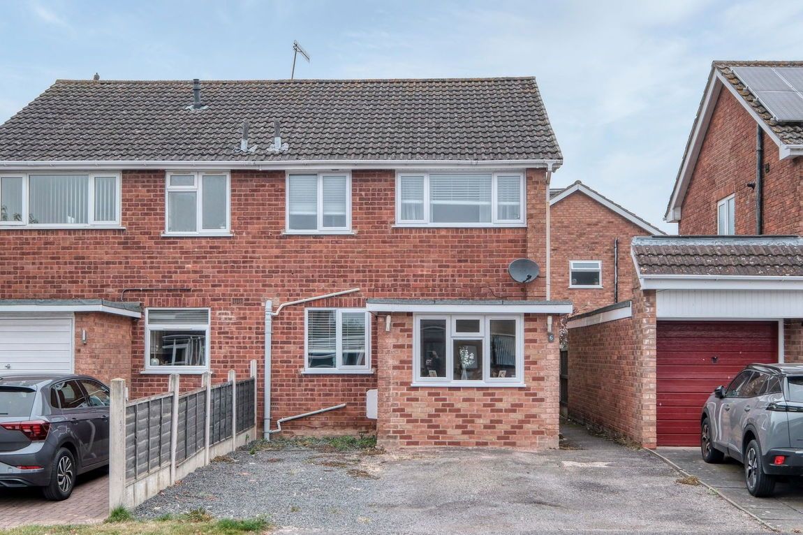 Cloverdale, Stoke Prior, Bromsgrove, B60 4NH