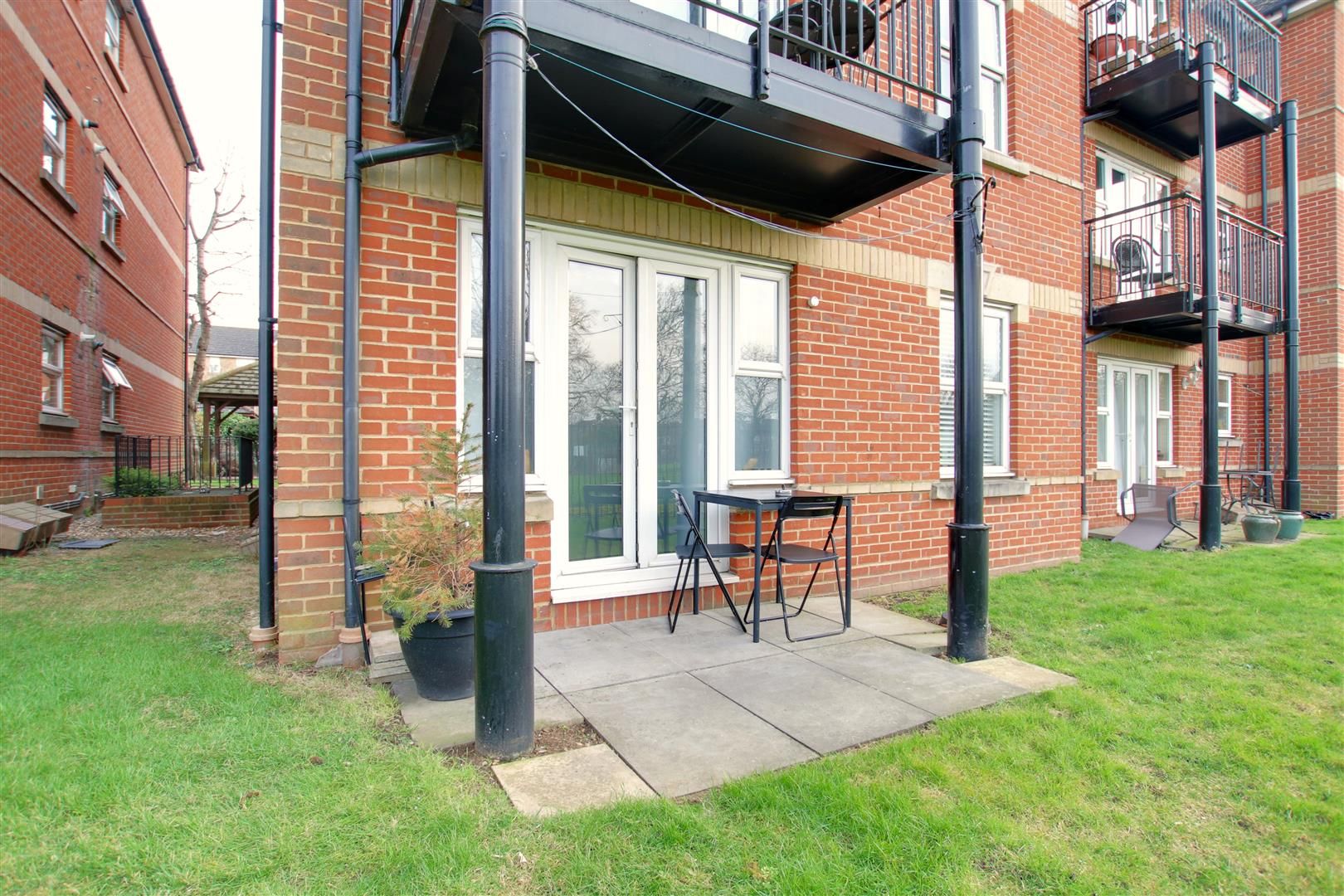 Cobham Close, Enfield, EN1 3SD