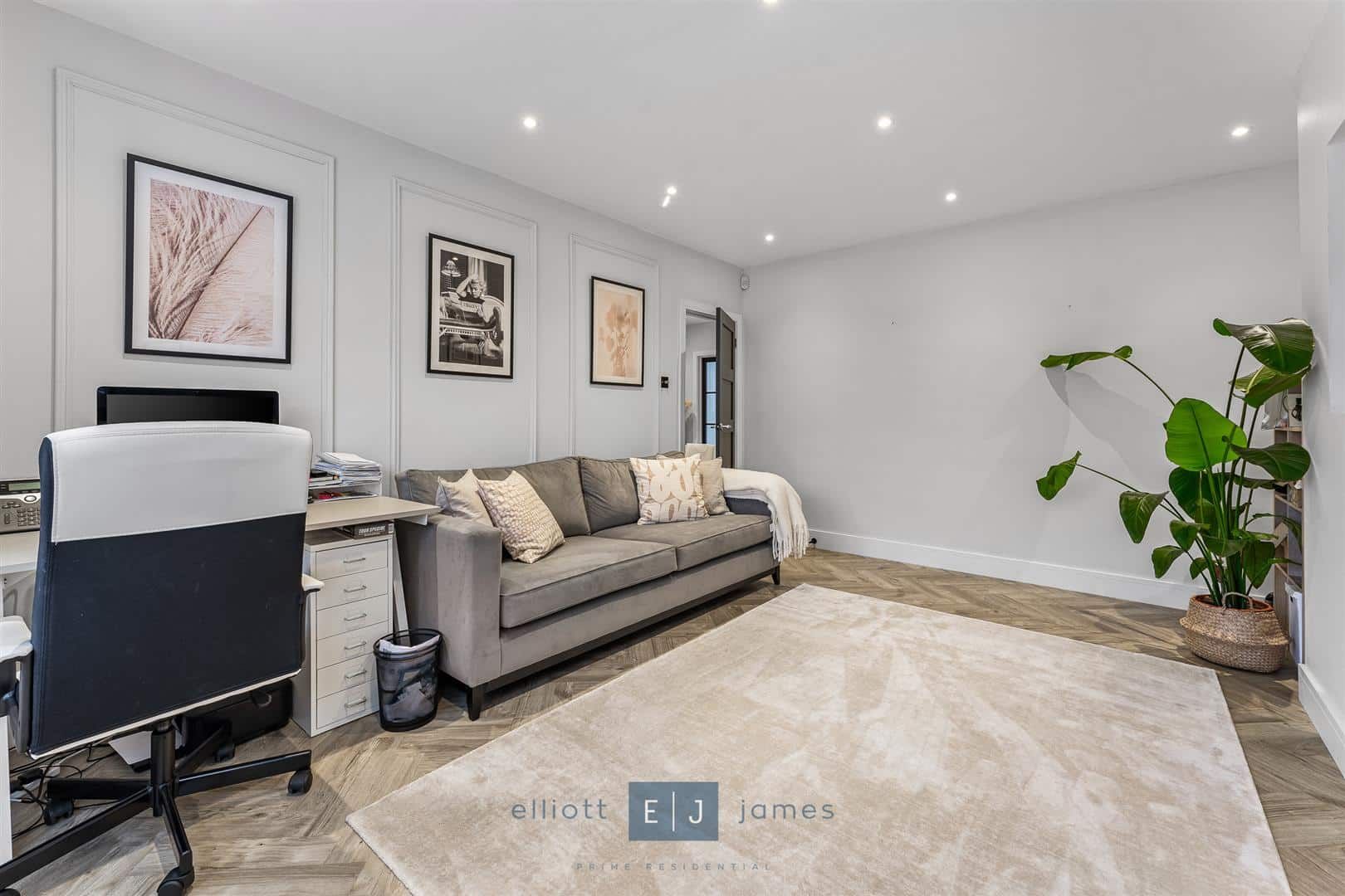 2 bed semidetached house for sale in Stradbroke Grove, Buckhurst Hill
