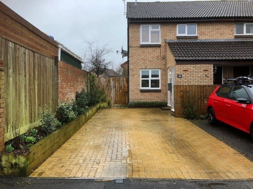 Tamworth Drive, Shaw, Swindon, Wiltshire, SN5 5SF