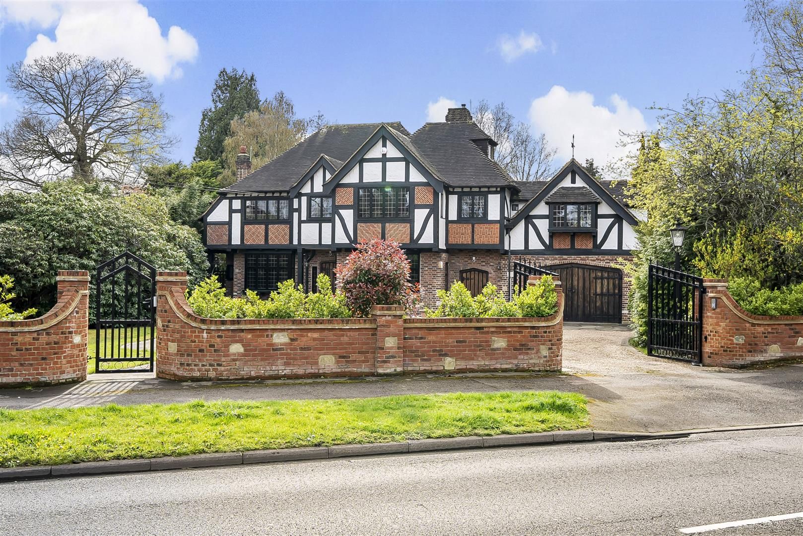 Chislehurst Road, Petts Wood, Kent, BR5 1NS