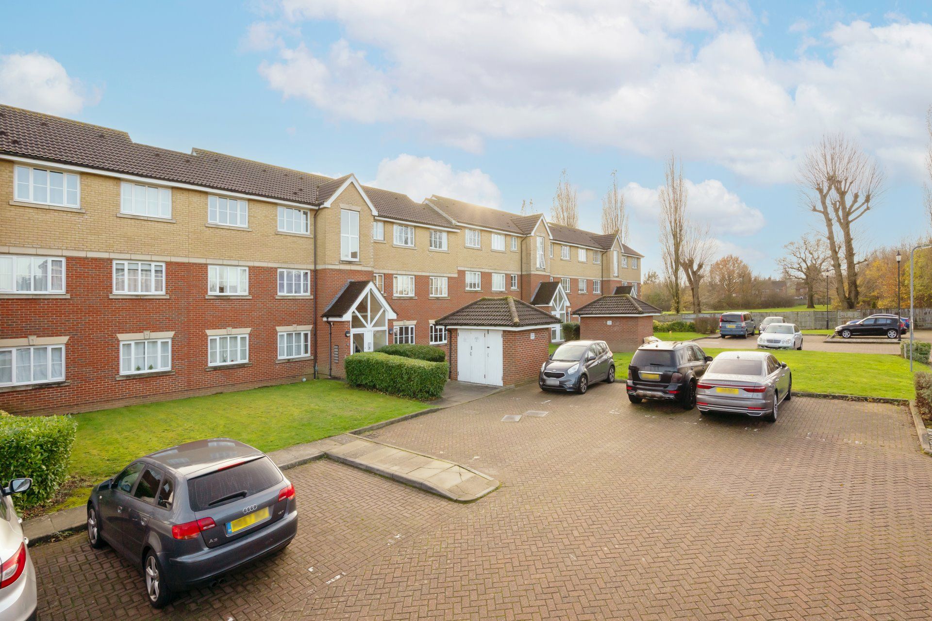 Armstrong Close, Herts, WD6 1RR