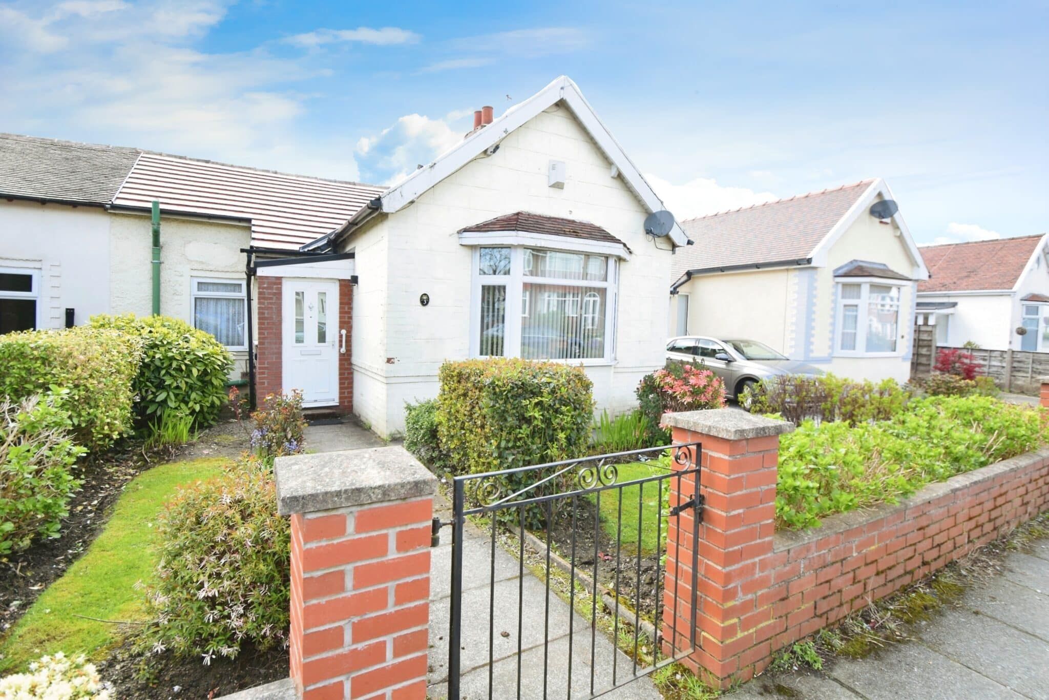 Stanway Road, Whitefield, M45