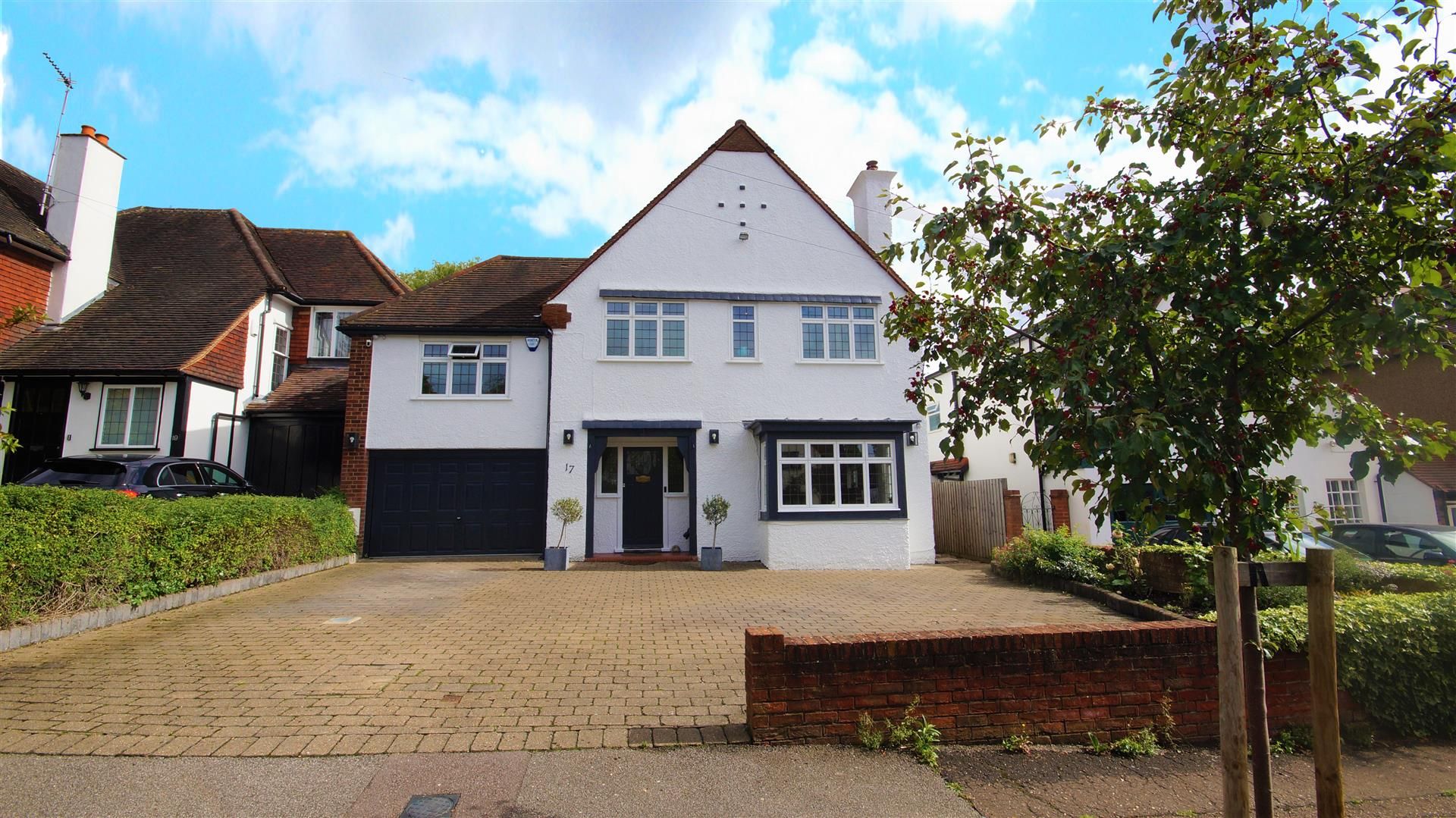 5 bed detached house for sale in Luctons Avenue, Buckhurst Hill