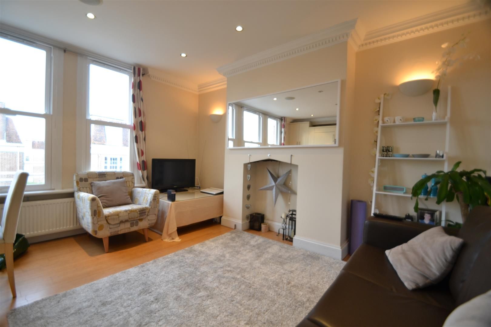 2 bed flat to rent in Felsham Road, Putney SW15 James Anderson