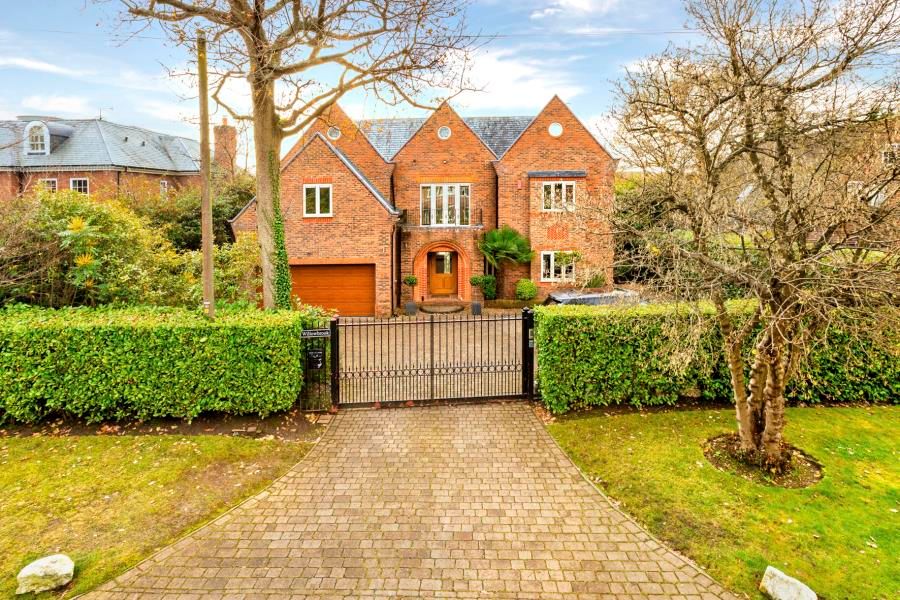 Nuns Walk, Wentworth Estate, Surrey, GU25 4RT