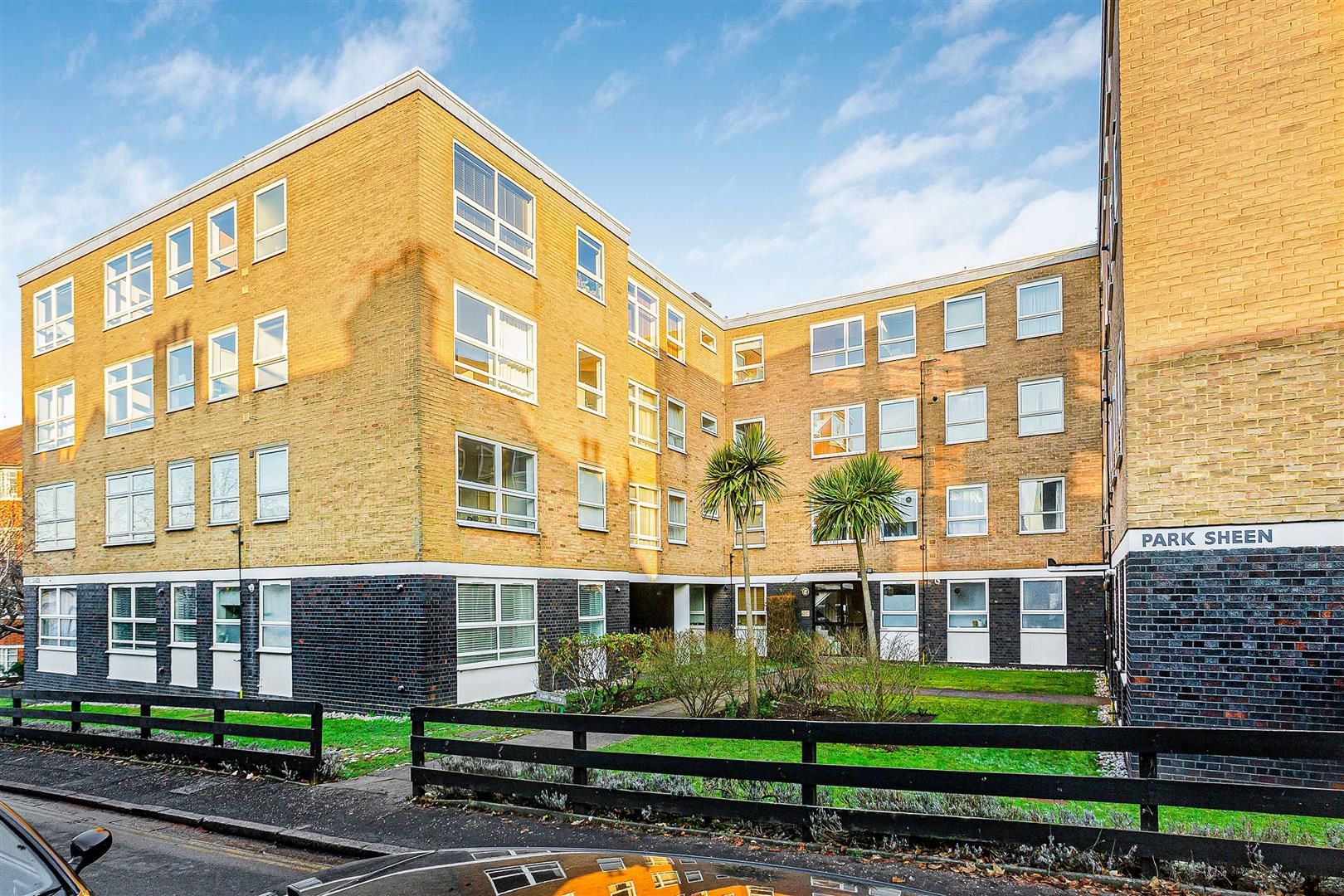 2 bed flat to rent in Park Sheen, East Sheen, SW14 James Anderson