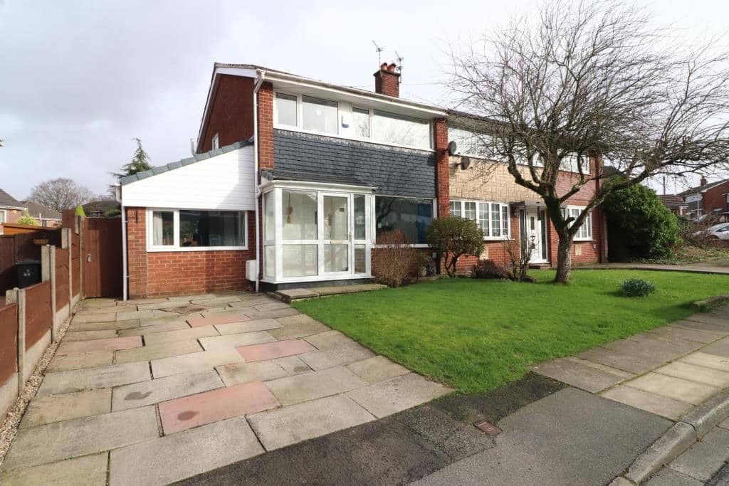 Burrswood Avenue, Walmersley, Bury BL9