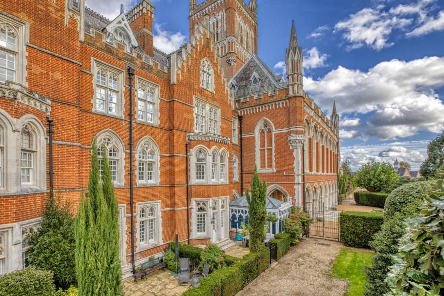 Crossland House, Virginia Water, Surrey, GU25 4SY