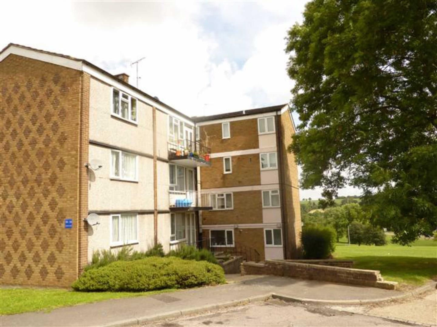 Woodview, Gadebridge, Hemel Hempstead, Herts, HP1 3HS