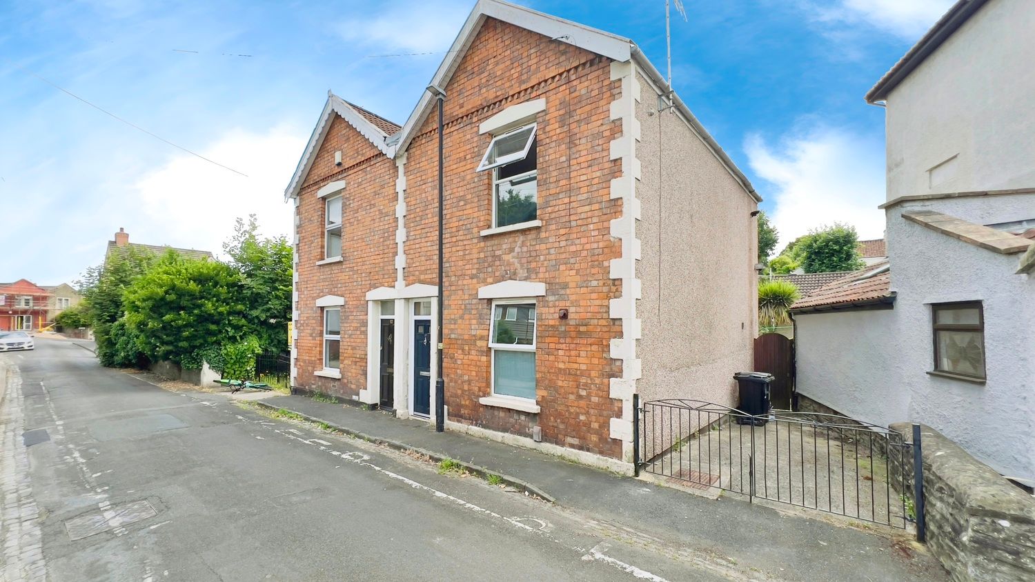 Hollywood Road, Brislingotn, Bristol, BS4 4LF