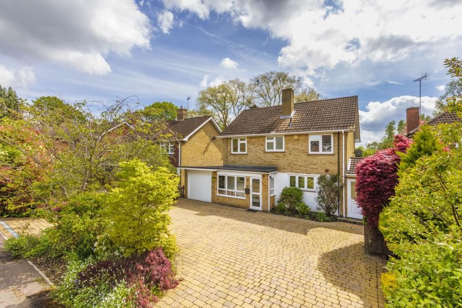 Oak Tree Close, Virginia Water, Surrey, GU25 4JG