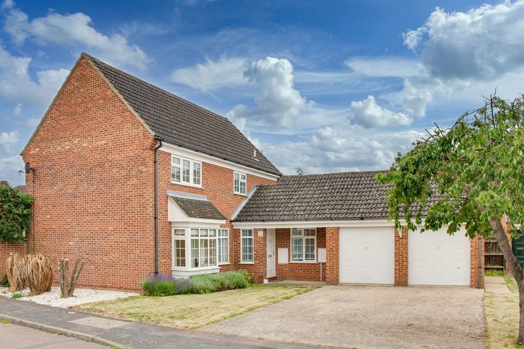 Dovehouse Close, St. Neots, PE19 1DS