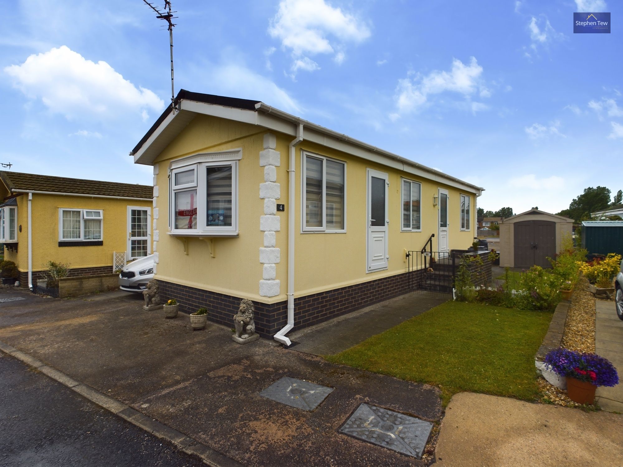 Pine Crescent, Newholme Residential Park, Blackpool, Blackpool, FY3 9TX