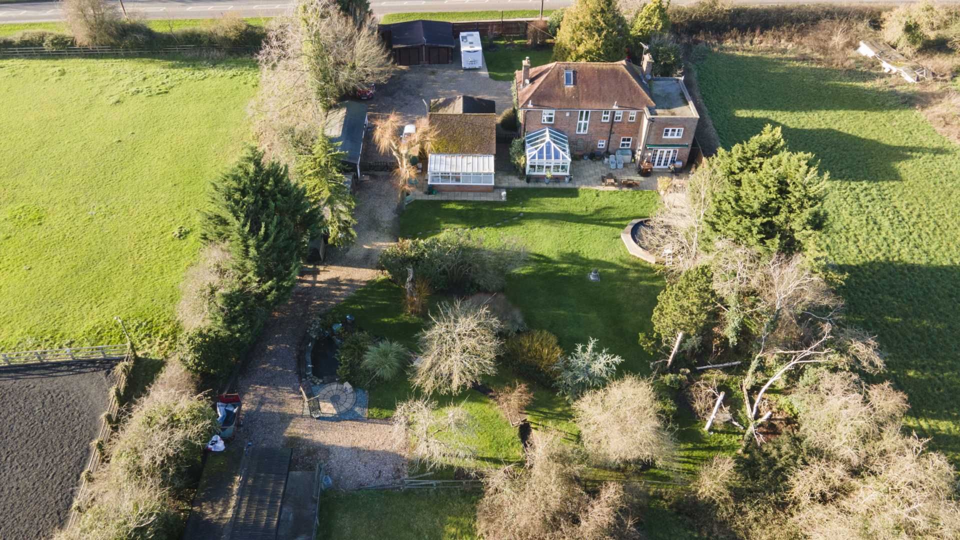 Hardwick &#8211; COUNTRY HOUSE SET IN 1.23 ACRES