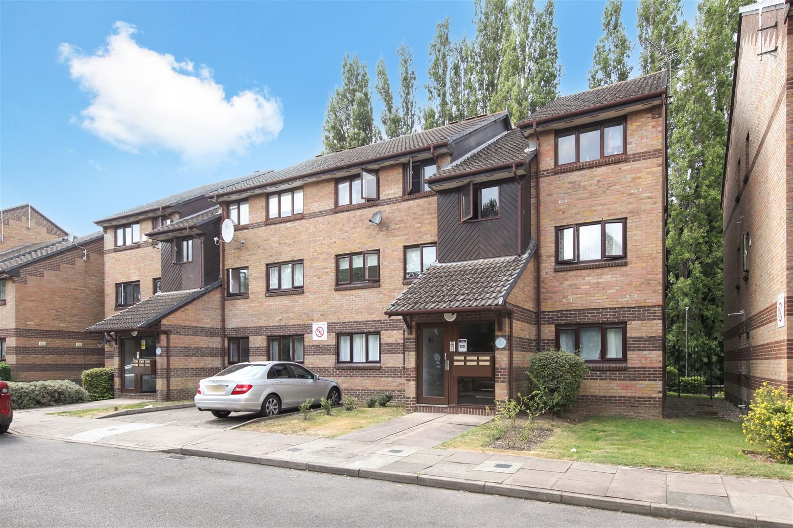 Harp Island Close, Neasden, London, NW10 0DQ