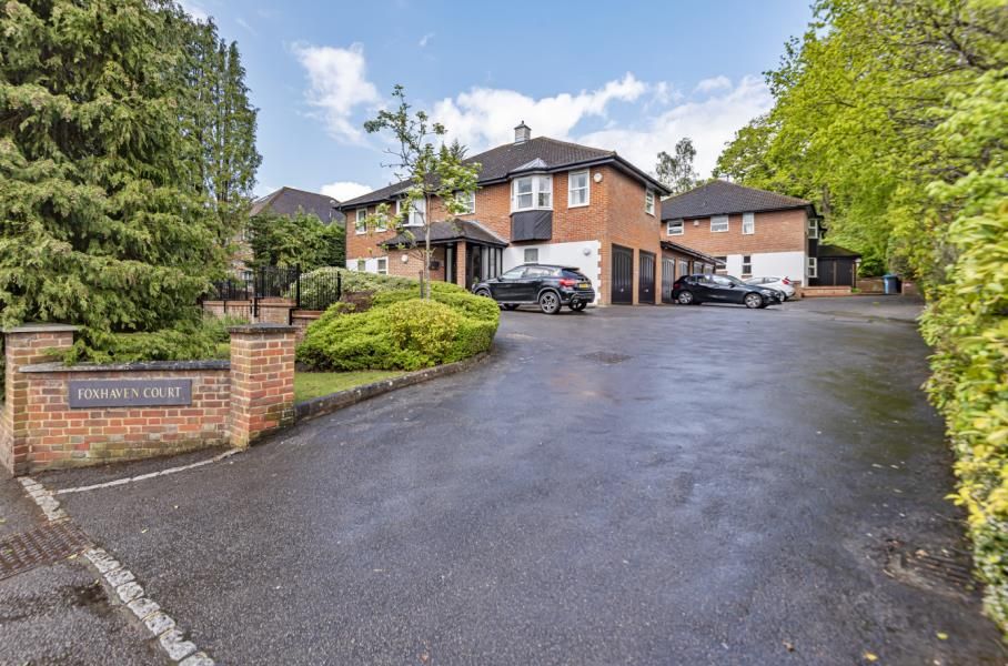 Bagshot Road, Sunninghill, Berks, SL5 9UG