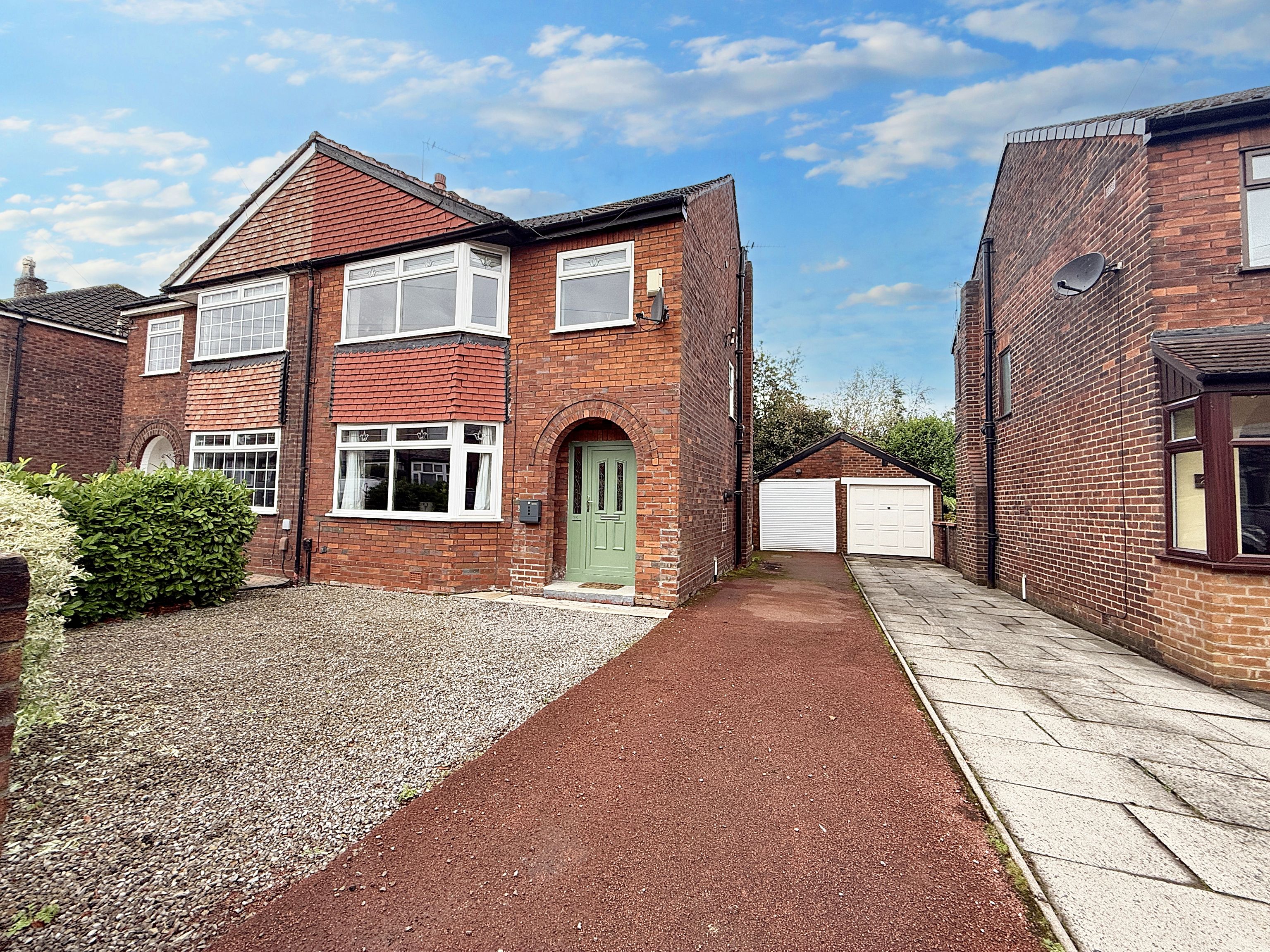 West View Grove, Whitefield, M45