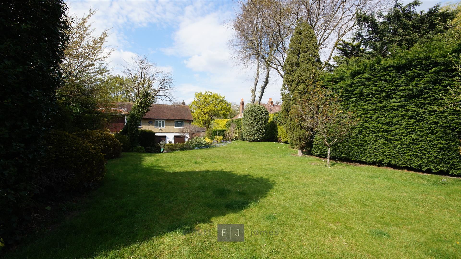 5 bed detached house for sale in Whitehall Lane, Buckhurst Hill