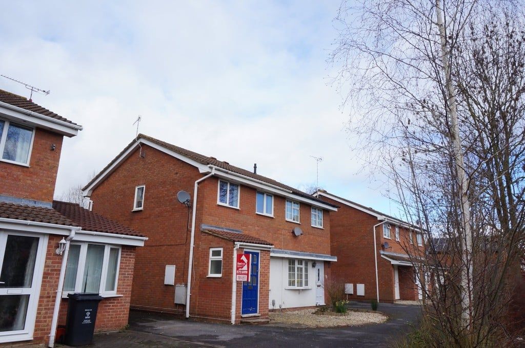 Alder Close, Woodhall Park, Swindon, Wiltshire, SN2 2SH