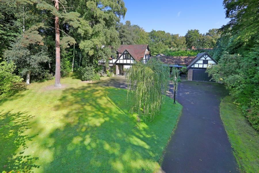 Abbots Drive, Wentworth Estate, Surrey, GU25 4SE