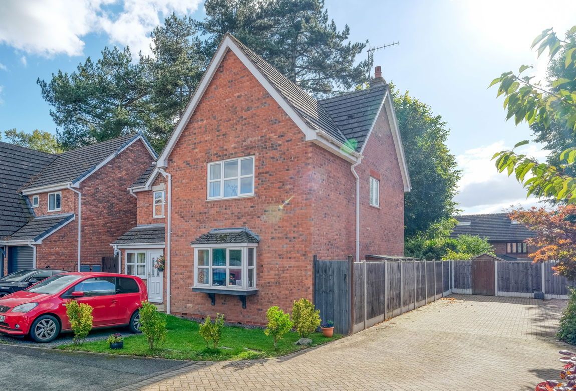 Blossom Drive, Woodland Grange, Bromsgrove, B61 0UF