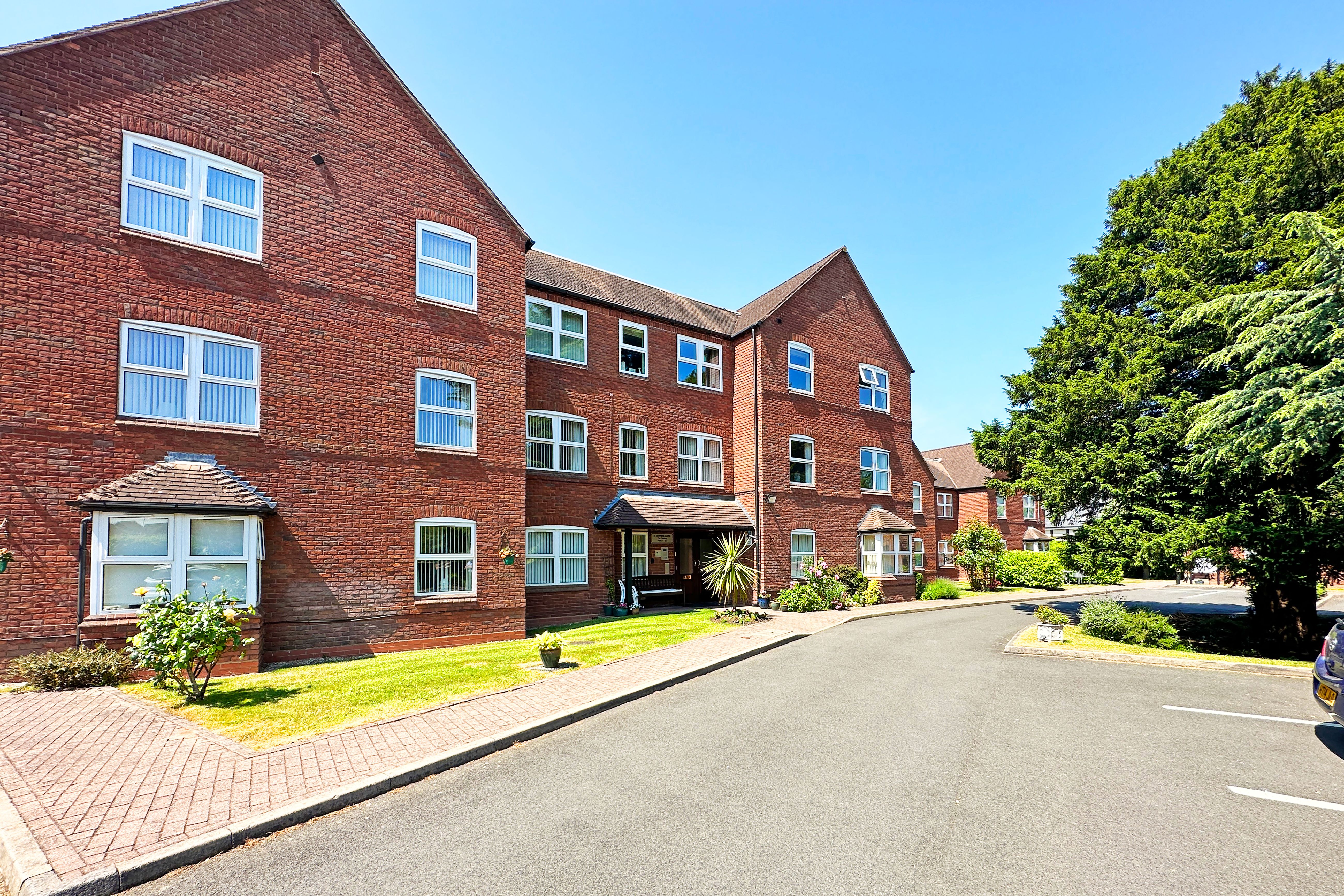 Flat 18, The Cedars, Solihull, 21 Downing Close, B93 0QA