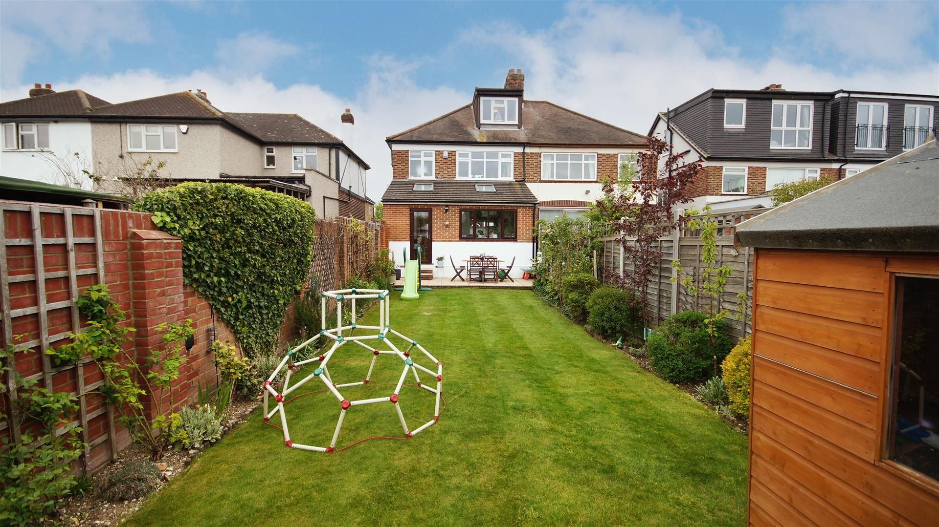 4 bed semidetached house for sale in Valley Hill, Loughton Elliott