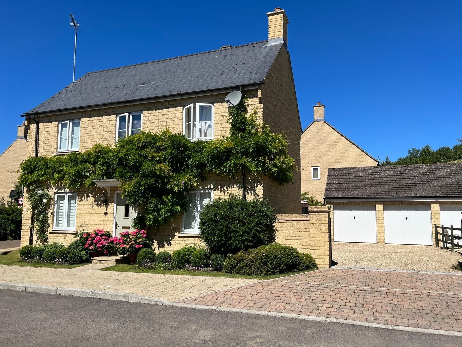 Woodley Green, Witney, OX28 1BE