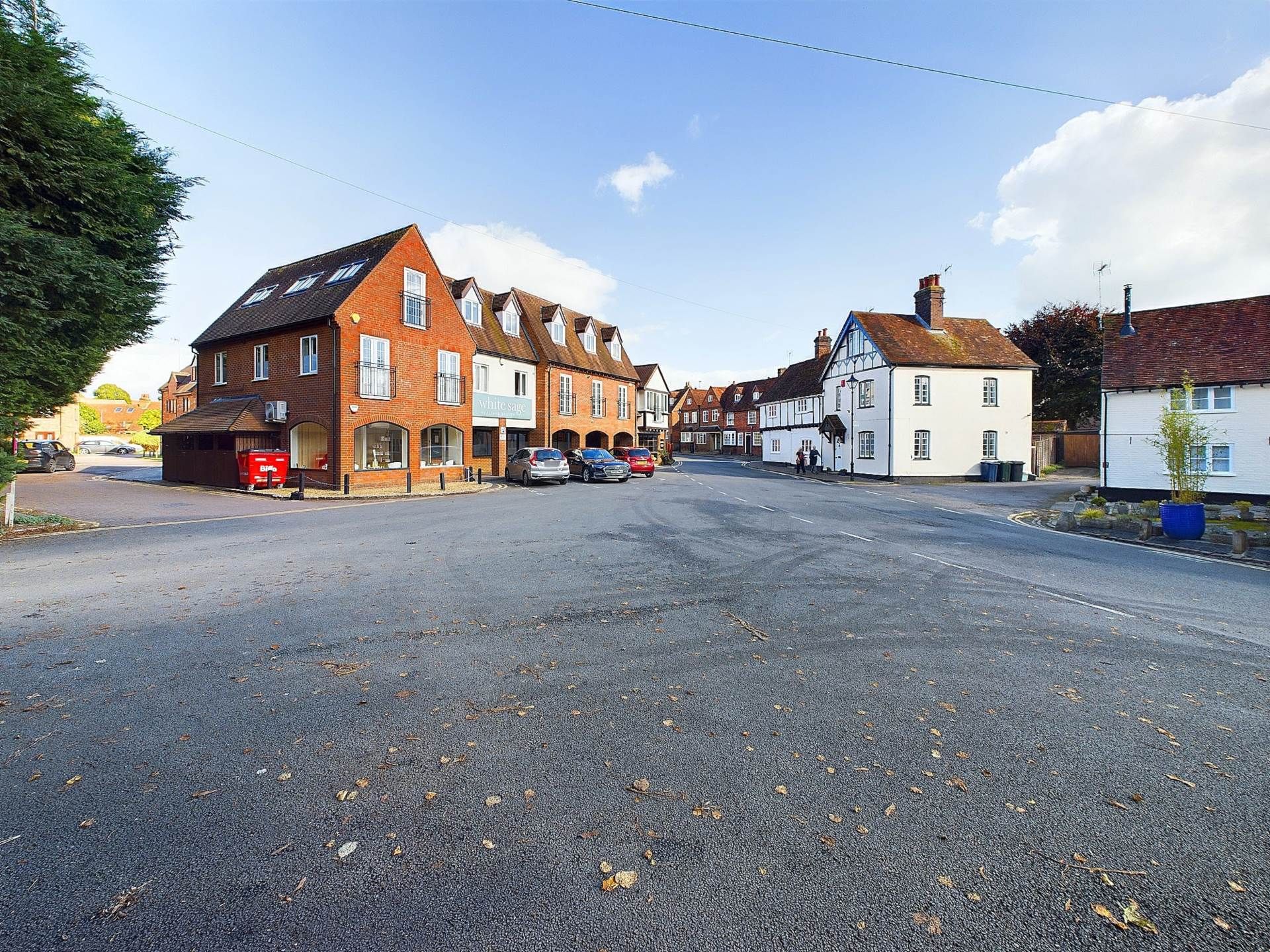 Malthouse Sqaure, Princes Risborough &#8211; TOWN CENTER LOCATION