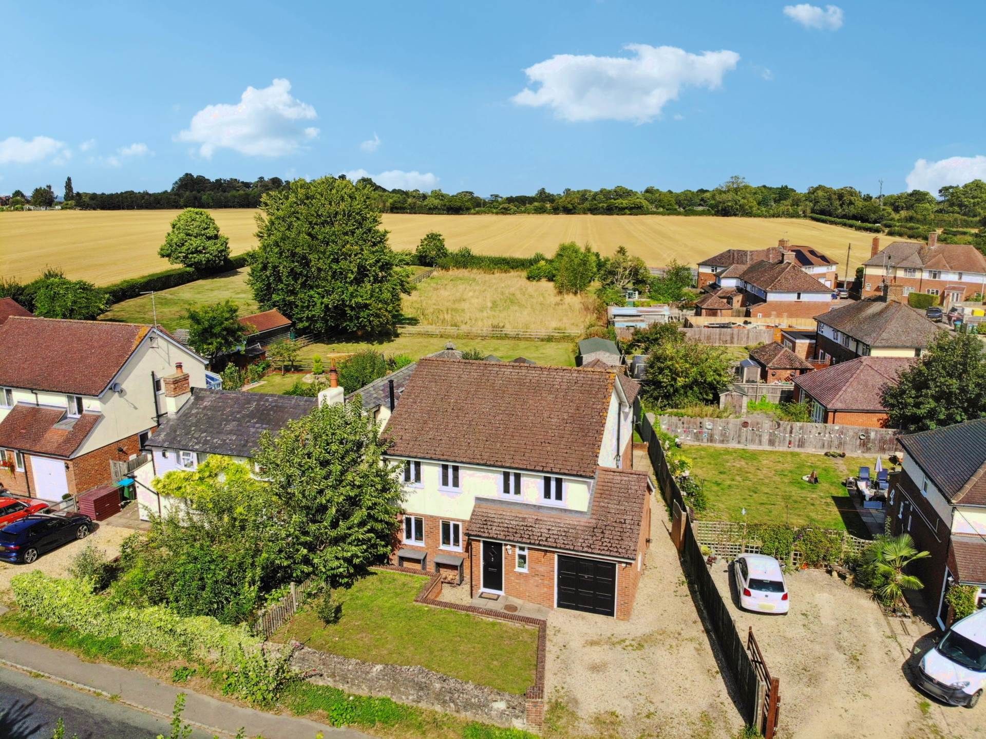 Bishopstone Road, Stone &#8211; WITH PADDOCK / LAND