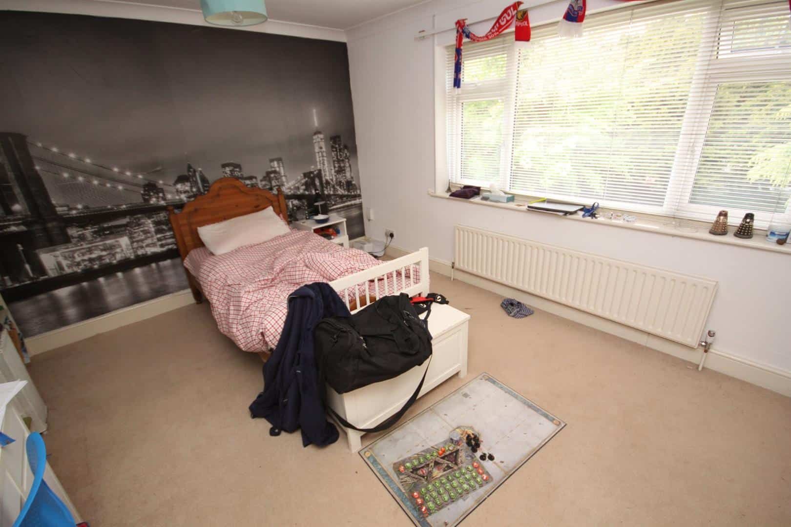 4 bed detached house to rent in Pines Road, Bromley Edmund Estate Agents