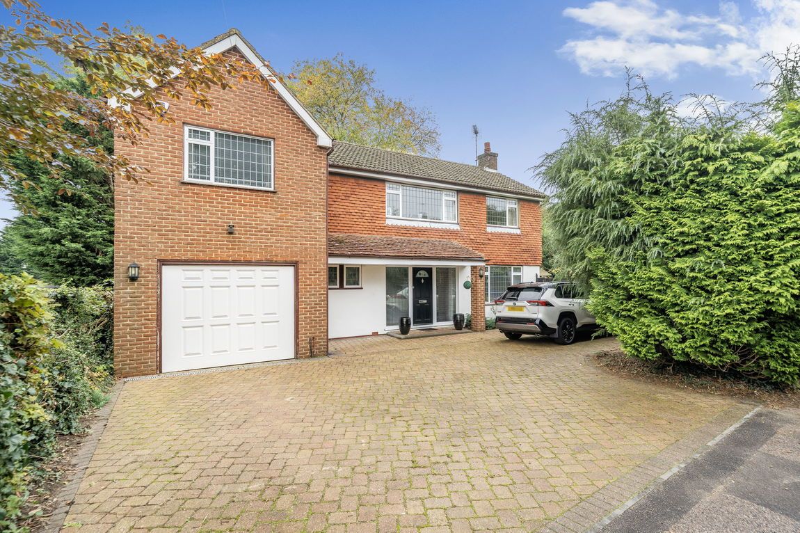 Hurstwood Road, Bredhurst, Gillingham, Kent, ME7 3JZ