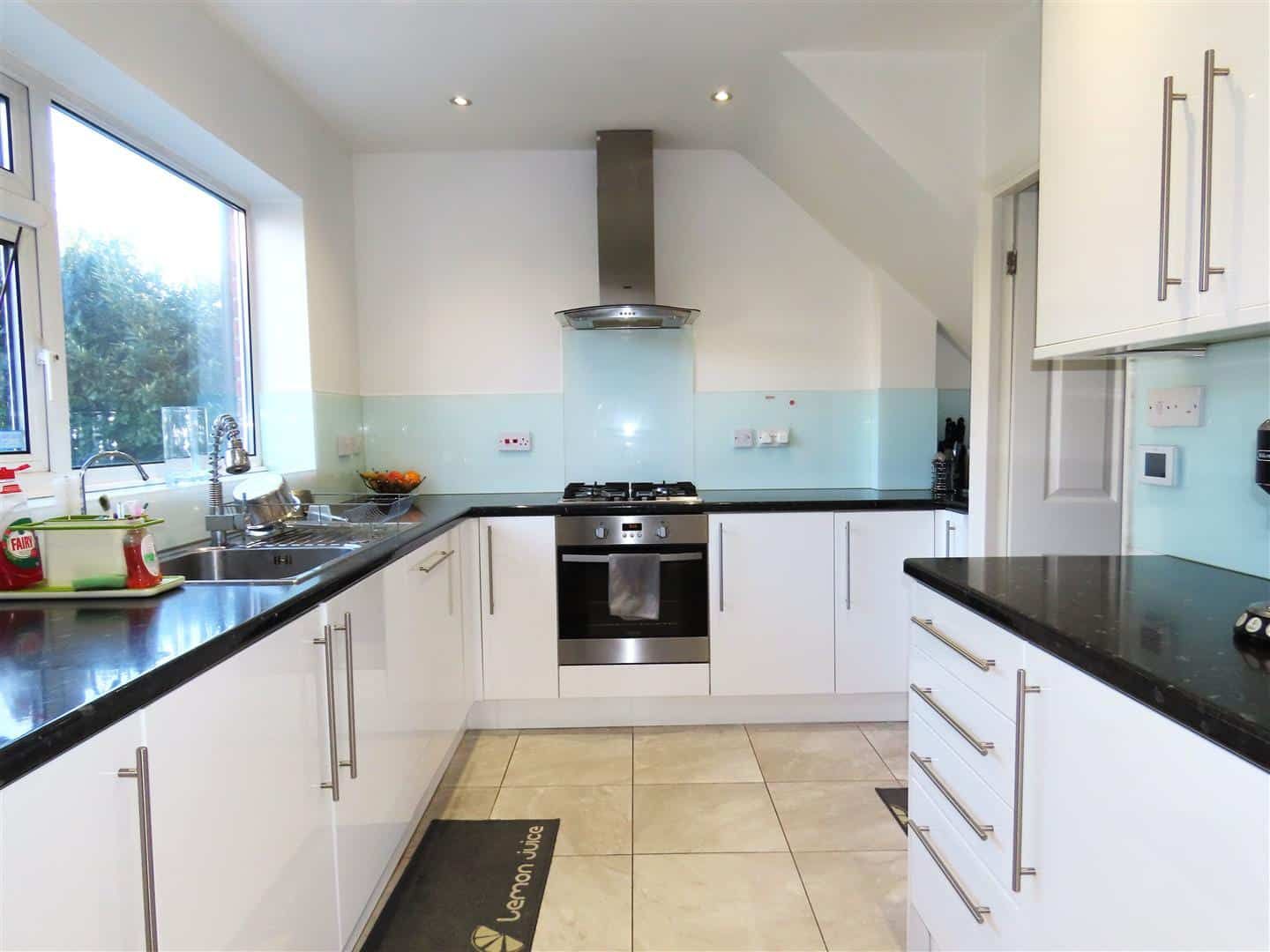 Woodlea Drive, Bromley, Kent, BR2 0UG