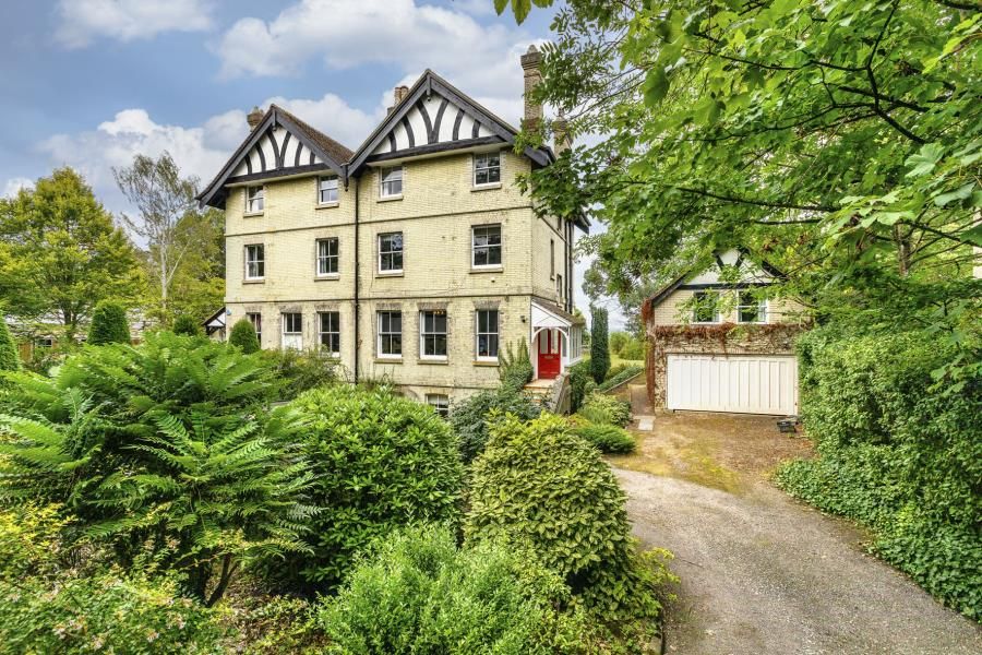 Coopers Hill Lane, Englefield Green, Surrey, TW20 0JY