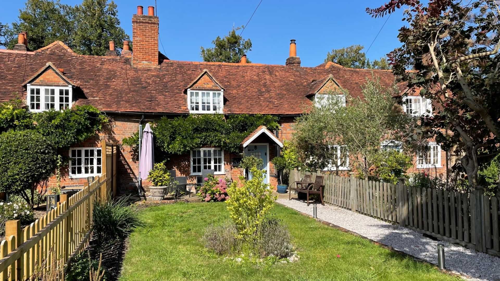 2 bed terraced house for sale in Bisham Stunning Period Home