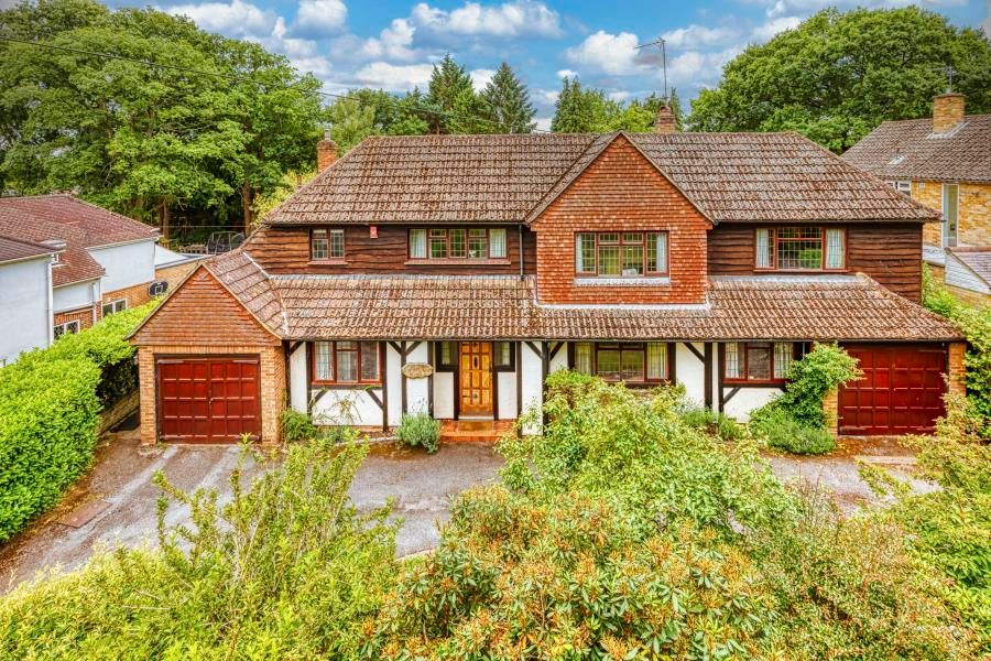 Knowle Grove Close, Virginia Water, Surrey, GU25 4HY