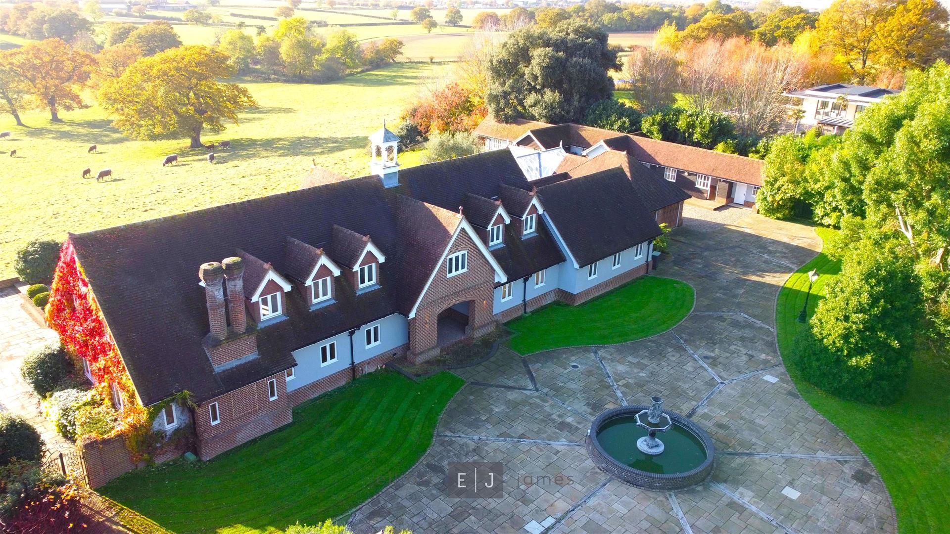 6 bed detached house to rent in Beech Hill House, Pynest Green Lane