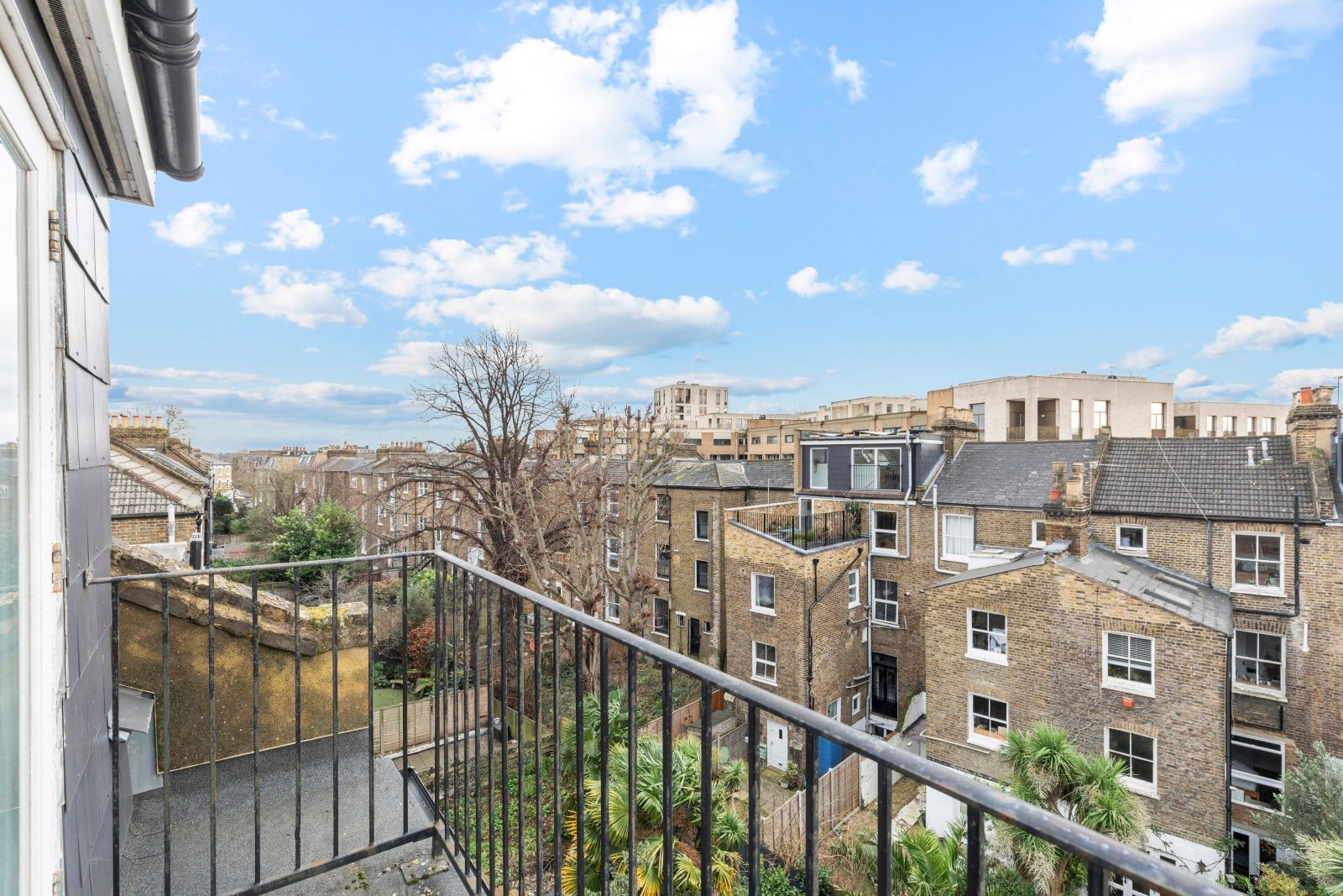 2 bed flat for sale in Digby Crescent, London, N4 2HR | Hotblack Desiato