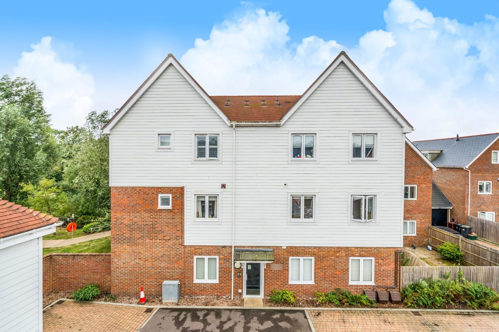 15 Twelve Acres Road, Snodland, Kent, ME6 5FQ