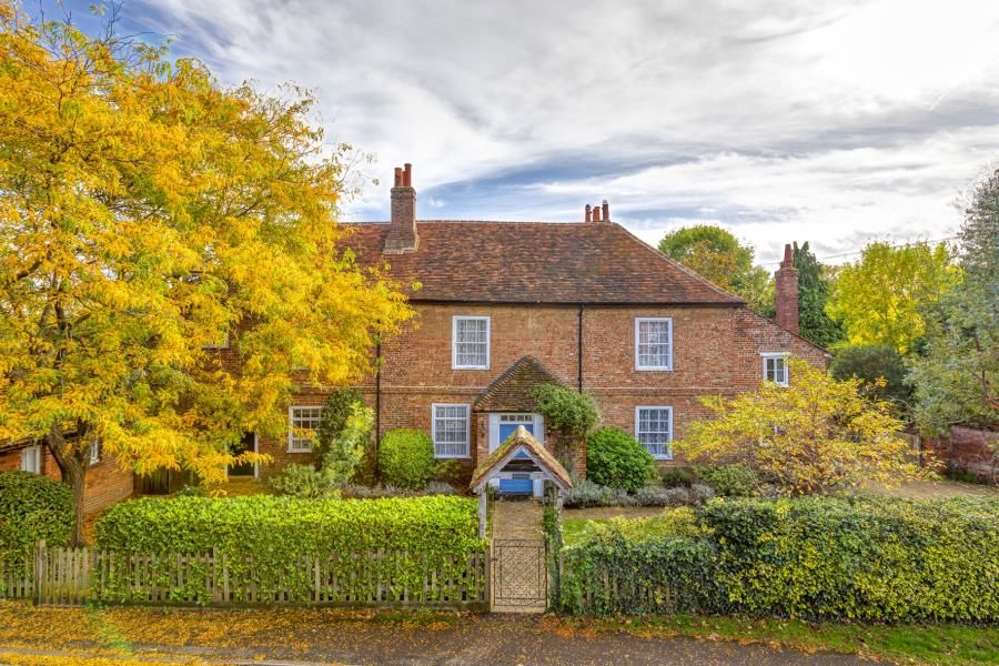 Coldharbour Lane, Thorpe, Surrey, TW20 8TE