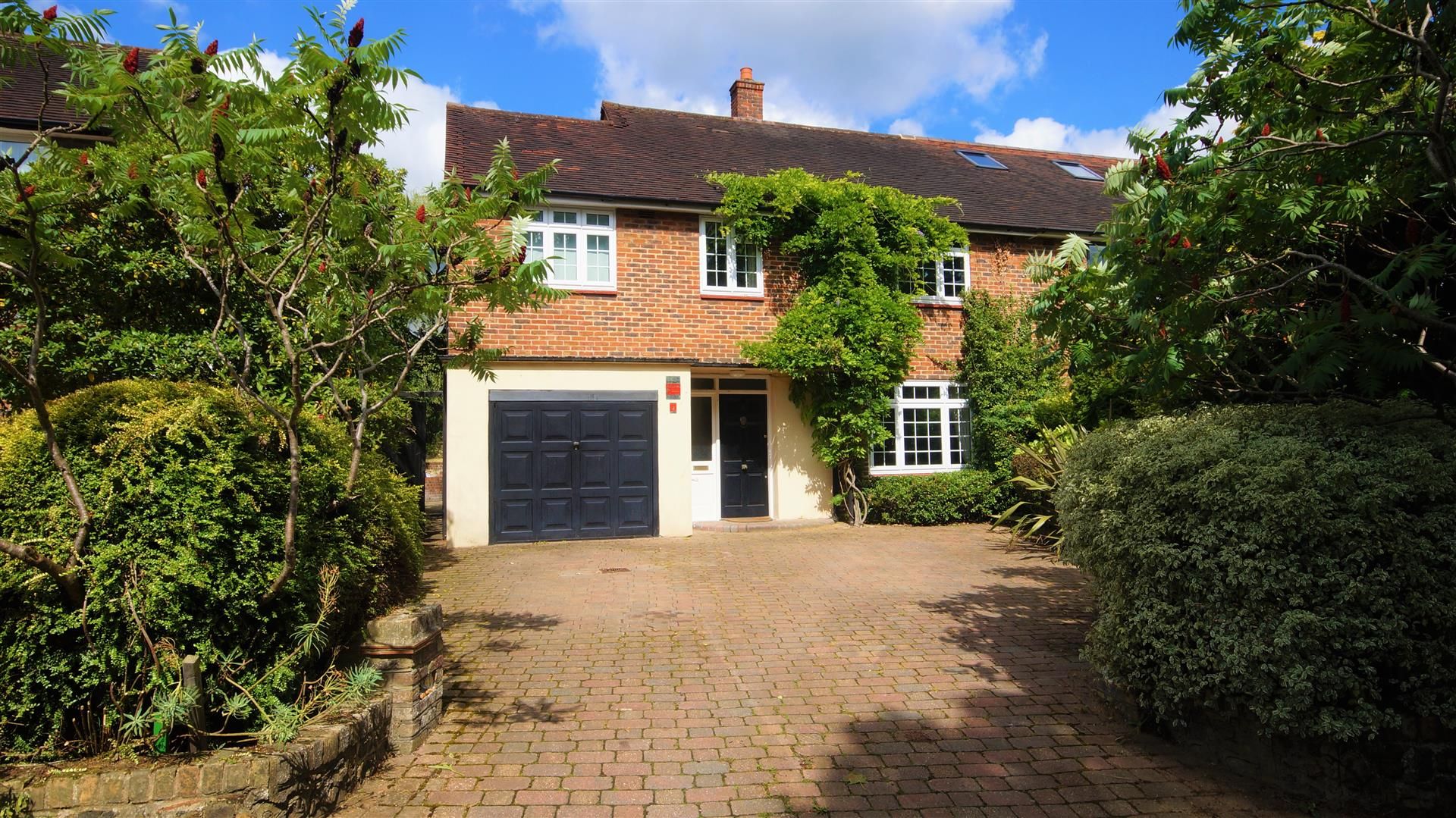 4 bed semidetached house for sale in Wellfields, Loughton Elliott