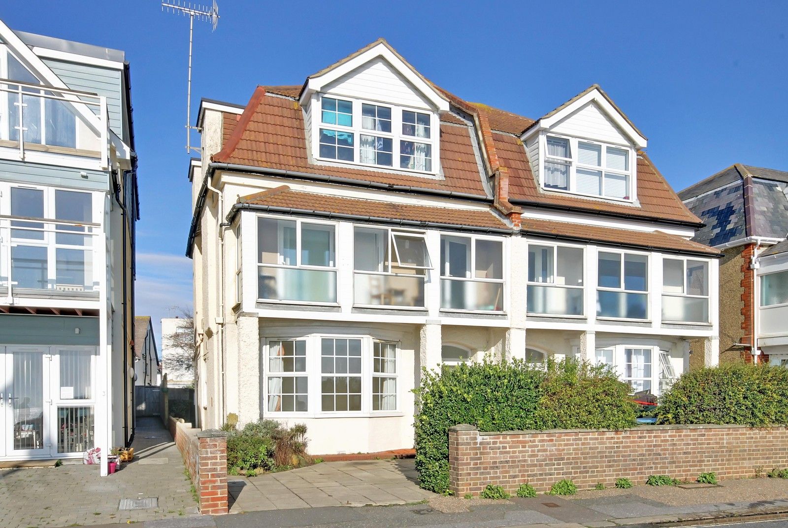 2 Marine Drive West, Bognor Regis, West Sussex, PO21 2QA