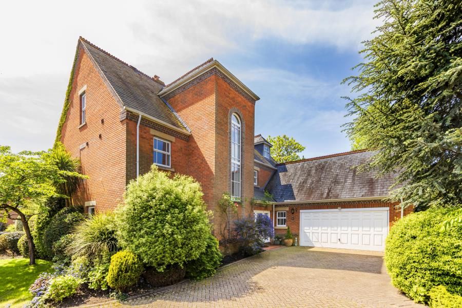 Ridgeway, Virginia Water, Surrey, GU25 4TE