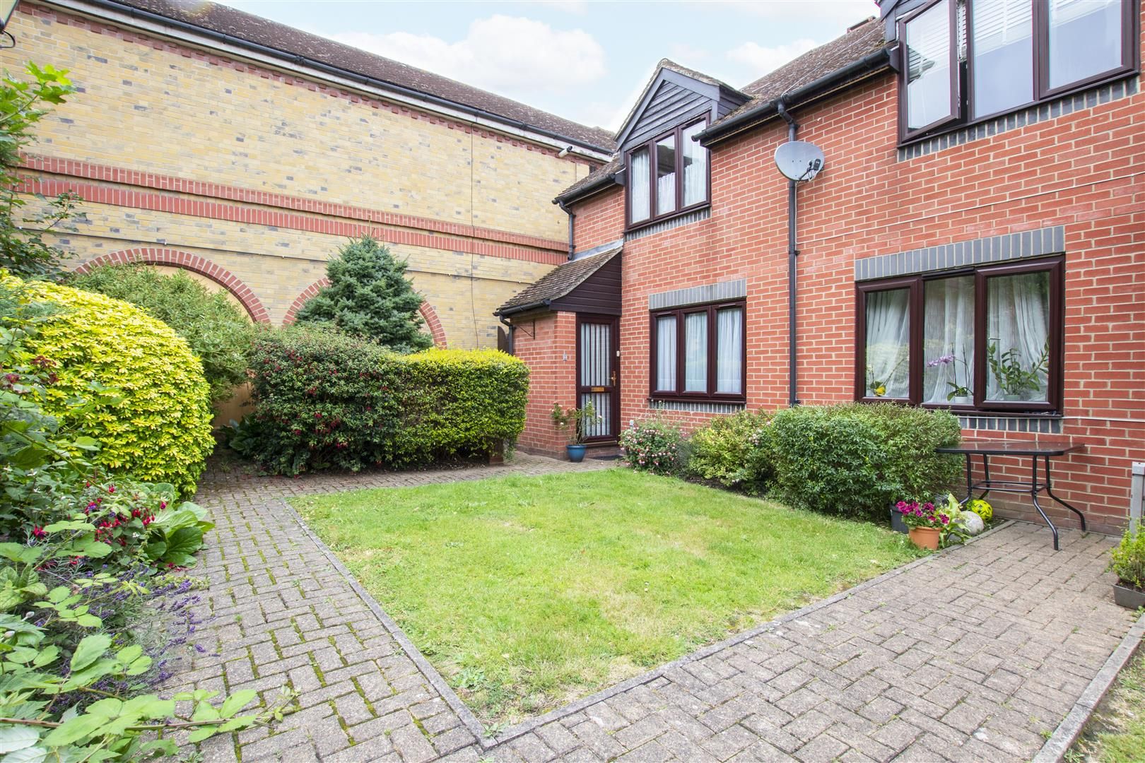 Beecholm Mews, Cheshunt, Waltham Cross, Hertfordshire, EN8 0DH