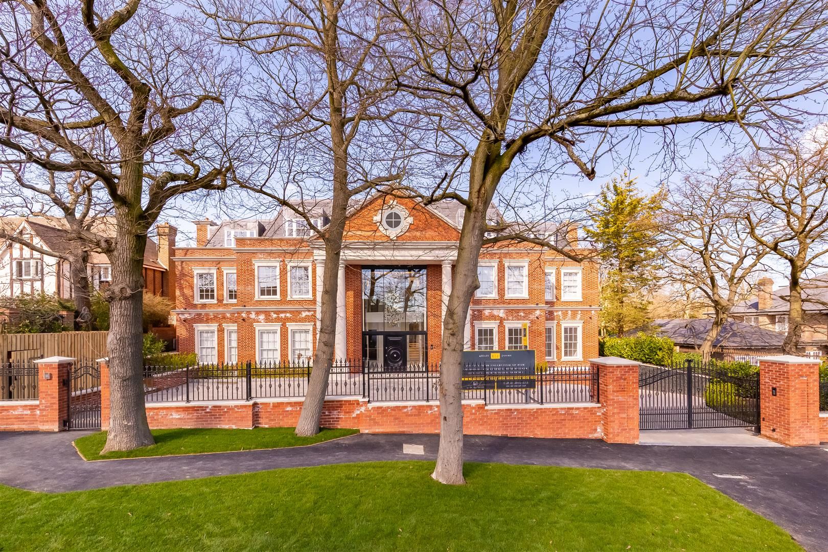 2 bed flat for sale in Tamara Court, Stradbroke Drive, Chigwell