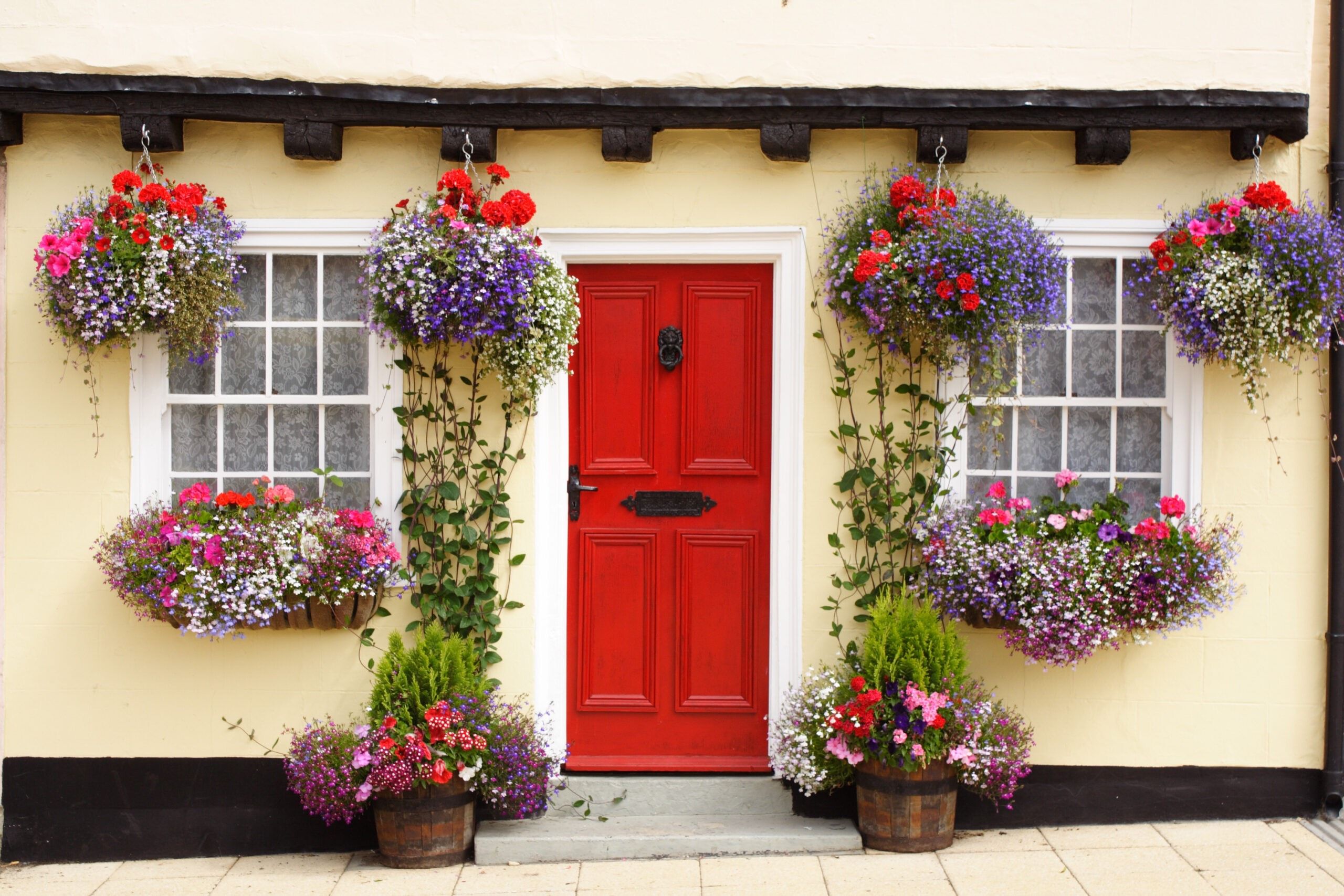 MAXIMISING KERB APPEAL: 5 EASY HOME EXTERIOR TIPS TO BOOST THE MARKET VALUE OF YOUR PROPERTY IN TONBRIDGE